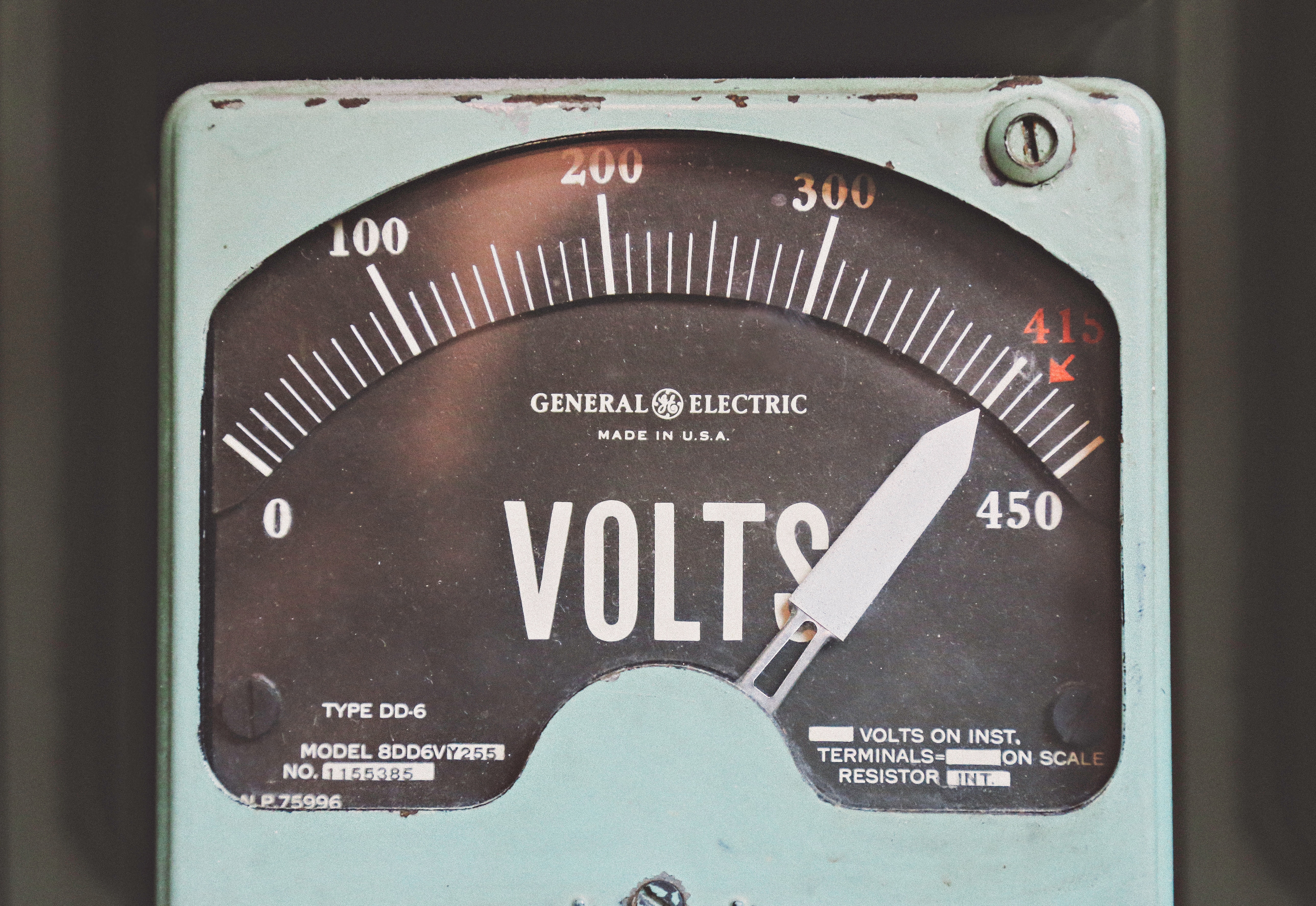 Vintage industrial voltmeter — understanding the electrical requirements